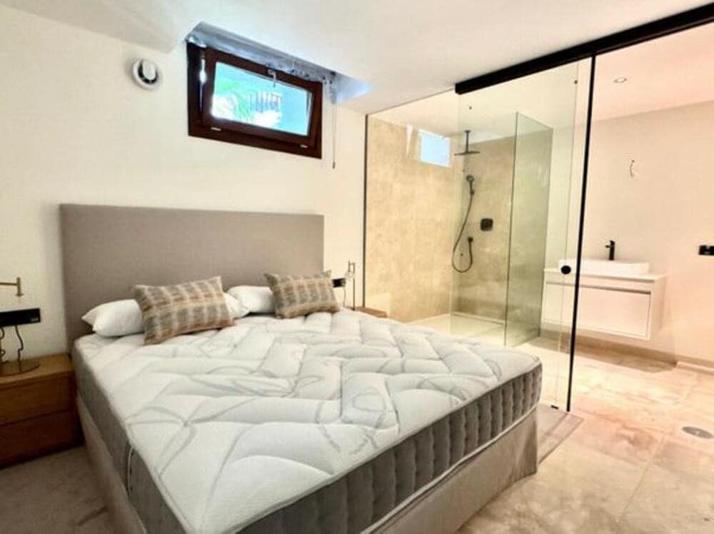 6 bedroom Villa for rent in Marbella with pool garage - € 15,000 (Ref: 9455702)