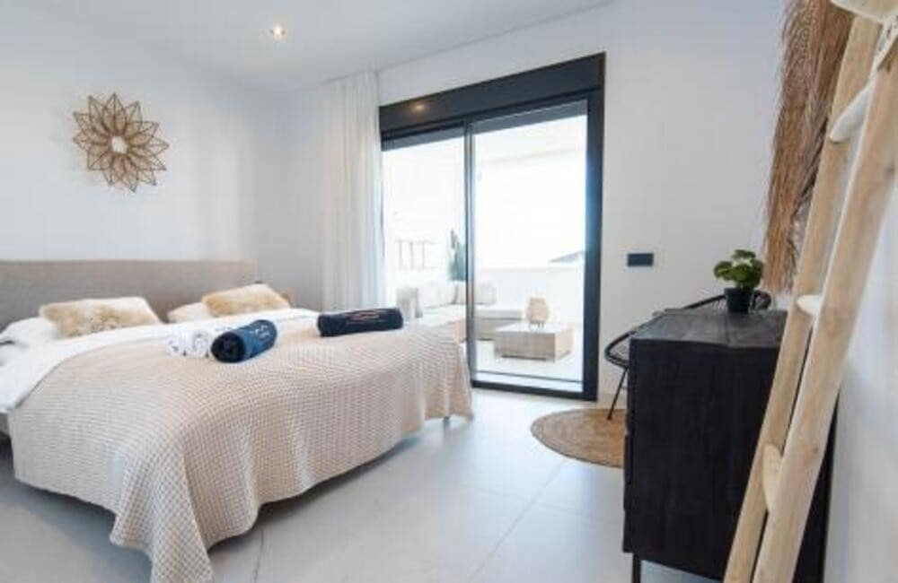 3 soveværelse Lejlighed til leje i Estepona med swimmingpool garage - € 3.400 (Ref: 9455705)