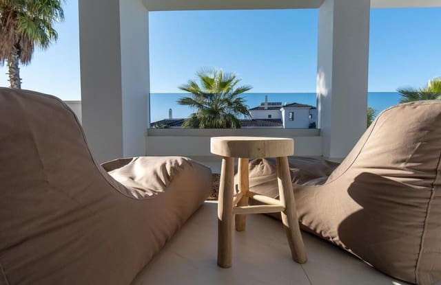 Appartement de 3 chambres à louer à Altos de Estepona, Estepona avec piscine garage - 3 400 € (Ref: 9455705)
