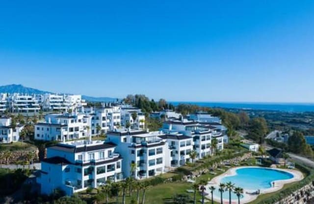 Appartement de 3 chambres à louer à Altos de Estepona, Estepona avec piscine garage - 3 400 € (Ref: 9455705)