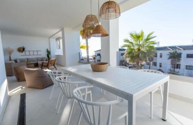 Appartement de 3 chambres à louer à Altos de Estepona, Estepona avec piscine garage - 3 400 € (Ref: 9455705)