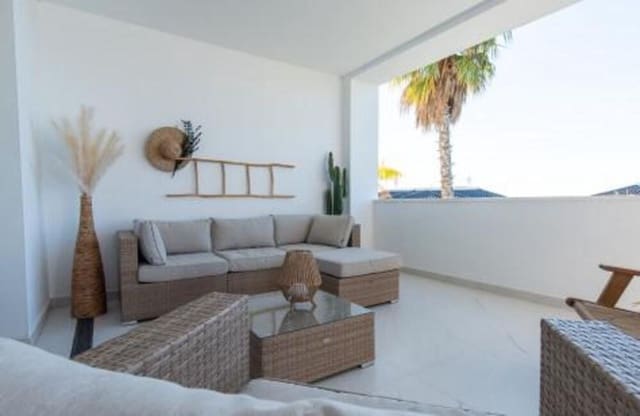 Appartement de 3 chambres à louer à Altos de Estepona, Estepona avec piscine garage - 3 400 € (Ref: 9455705)
