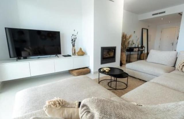 Appartement de 3 chambres à louer à Altos de Estepona, Estepona avec piscine garage - 3 400 € (Ref: 9455705)