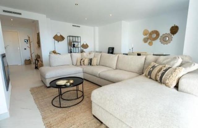 Appartement de 3 chambres à louer à Altos de Estepona, Estepona avec piscine garage - 3 400 € (Ref: 9455705)
