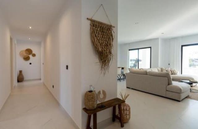 Appartement de 3 chambres à louer à Altos de Estepona, Estepona avec piscine garage - 3 400 € (Ref: 9455705)