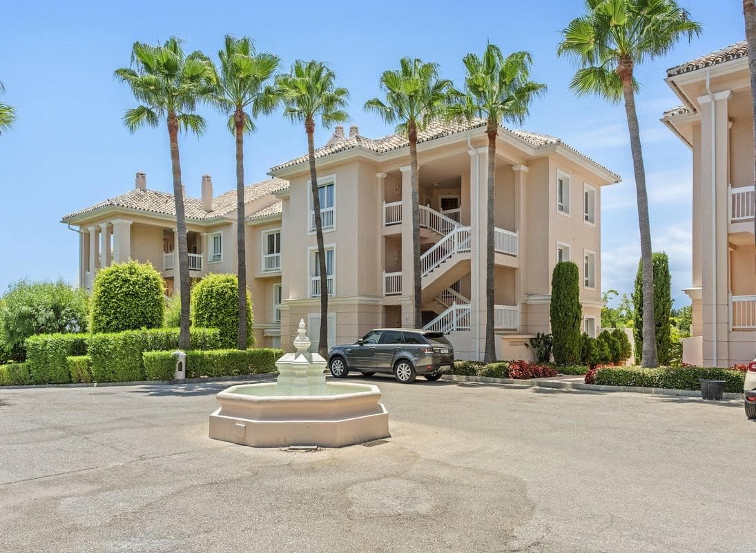 1 slaapkamer Appartement te koop in Los Flamingos met zwembad garage - € 445.000 (Ref: 9460910)