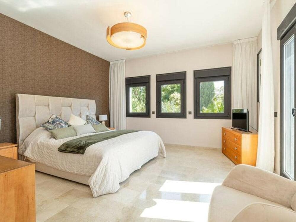 5 Zimmer Villa zu verkaufen in El Paraiso mit Pool Garage - 1.998.000 € (Ref: 9460913)