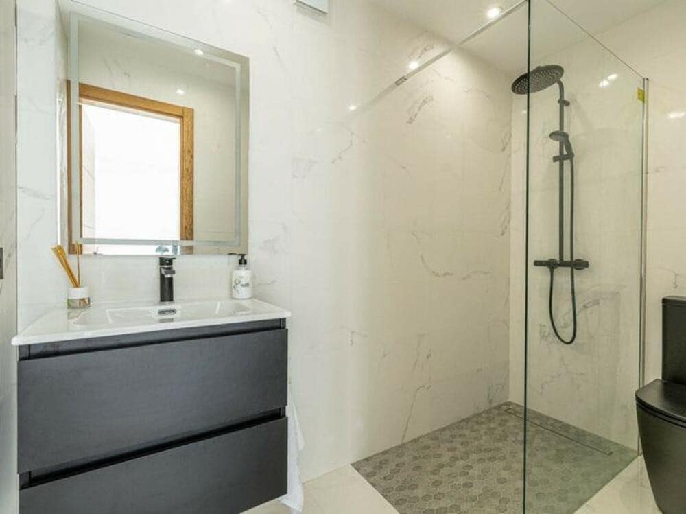 5 Zimmer Villa zu verkaufen in El Paraiso mit Pool Garage - 1.998.000 € (Ref: 9460913)