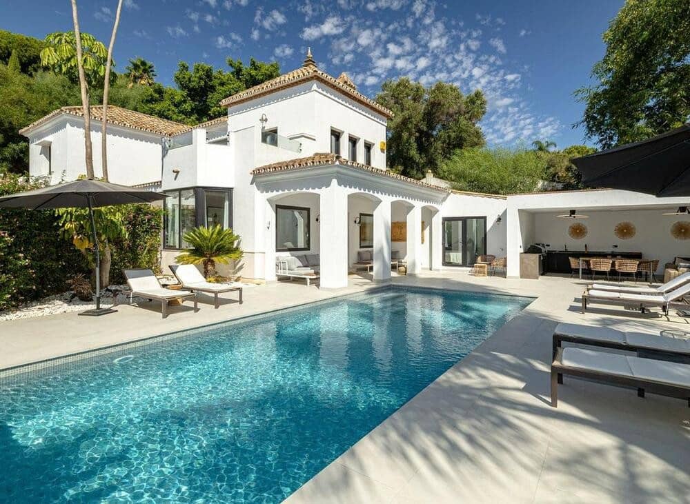 5 Zimmer Villa zu verkaufen in El Paraiso mit Pool Garage - 1.998.000 € (Ref: 9460913)