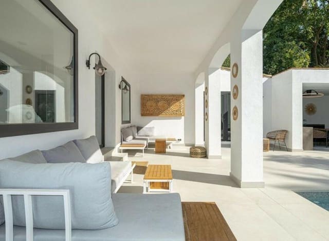 5 sypialnia Willa na sprzedaż w El Paraiso, Estepona z basenem garażem - 1 998 000 € (Ref: 9460913)