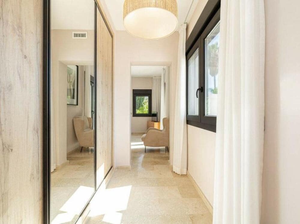 5 slaapkamer Villa te koop in El Paraiso met zwembad garage - € 1.998.000 (Ref: 9460913)