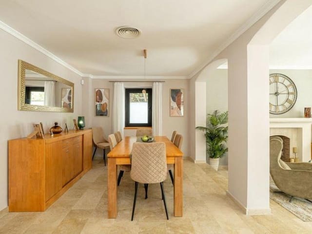 5 sypialnia Willa na sprzedaż w El Paraiso, Estepona z basenem garażem - 1 998 000 € (Ref: 9460913)