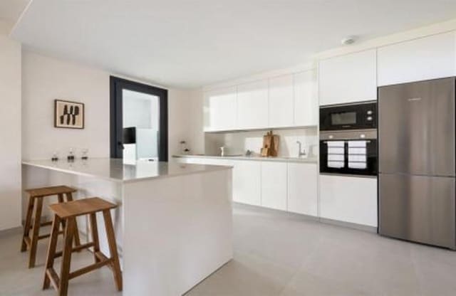 2 quarto Apartamento para arrendar em Alto de los Monteros, Marbella com piscina garagem - 3 500 € (Ref: 9460916)