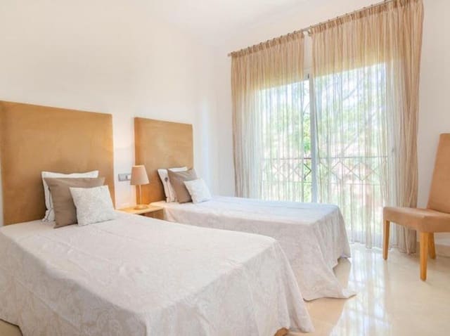 3 soveværelse Penthouse til salg i Bel-Air, Estepona med swimmingpool garage - € 448.000 (Ref: 9465102)