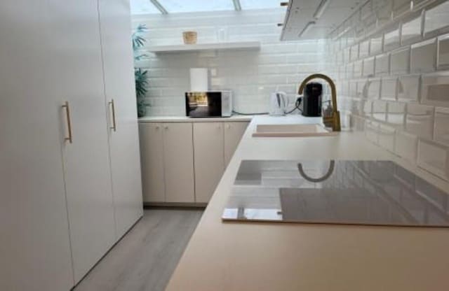 3 quarto Apartamento para arrendar em Los Naranjos, Marbella com piscina garagem - 2 850 € (Ref: 9465104)