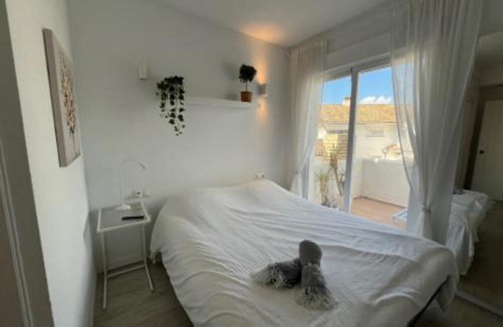 Apartamento de 3 habitaciones en Marbella en alquiler con piscina garaje - 2.850 € (Ref: 9465104)