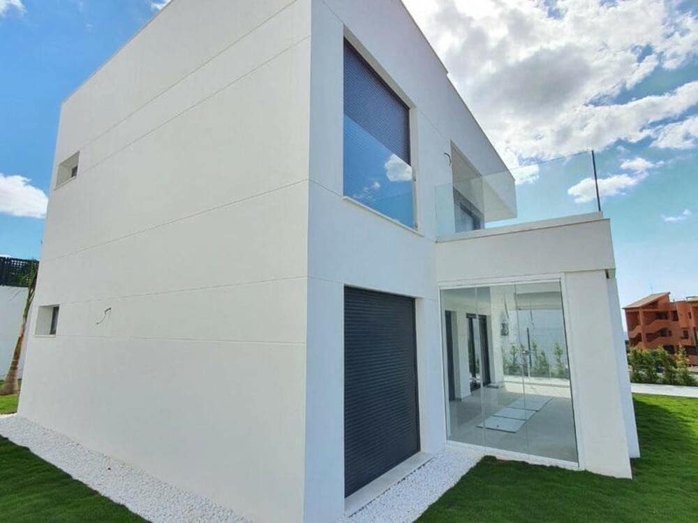 Chalet de 4 habitaciones en La Duquesa / Puerto de la Duquesa en venta con piscina garaje - 730.000 € (Ref: 9465105)