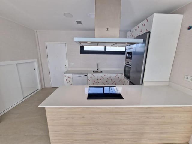 4 sypialnia Willa na sprzedaż w La Duquesa / Puerto de la Duquesa, Manilva z basenem garażem - 780 000 € (Ref: 9465105)