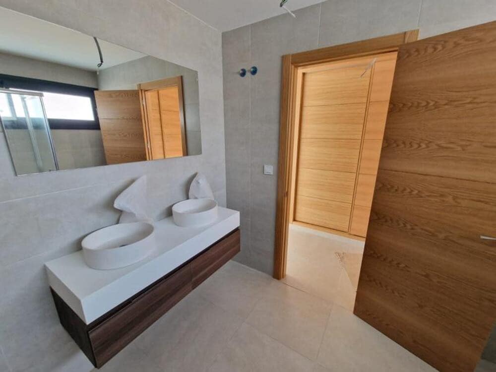 4 soverom Villa til salgs i La Duquesa / Puerto de la Duquesa med svømmebasseng garasje - € 780 000 (Ref: 9465105)