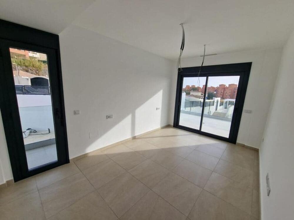 4 soverom Villa til salgs i La Duquesa / Puerto de la Duquesa med svømmebasseng garasje - € 780 000 (Ref: 9465105)