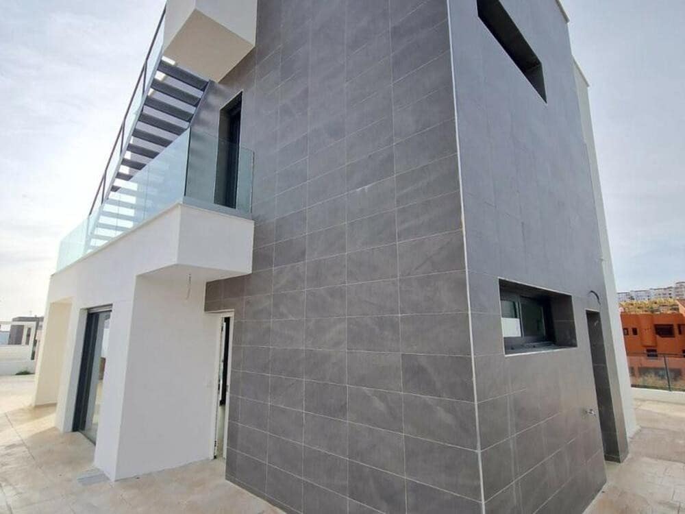 4 soverom Villa til salgs i La Duquesa / Puerto de la Duquesa med svømmebasseng garasje - € 780 000 (Ref: 9465105)