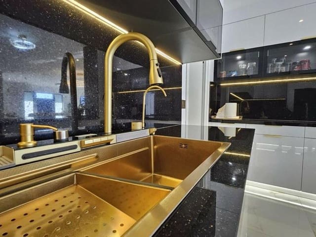 Finca/Maison de Campagne de 4 chambres à louer à El Padrón, Estepona avec piscine garage - 6 000 € (Ref: 9465106)