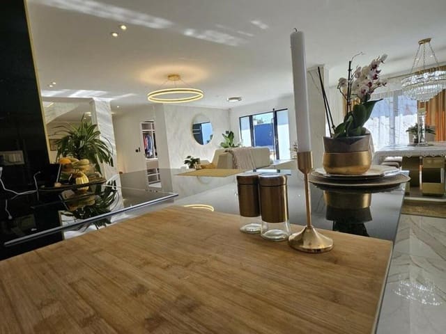 4 soveværelse Finca/Landehus til leje i El Padrón, Estepona med swimmingpool garage - € 6.000 (Ref: 9465106)