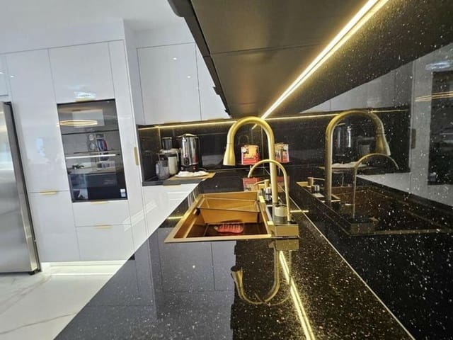 4 soveværelse Finca/Landehus til leje i El Padrón, Estepona med swimmingpool garage - € 6.000 (Ref: 9465106)