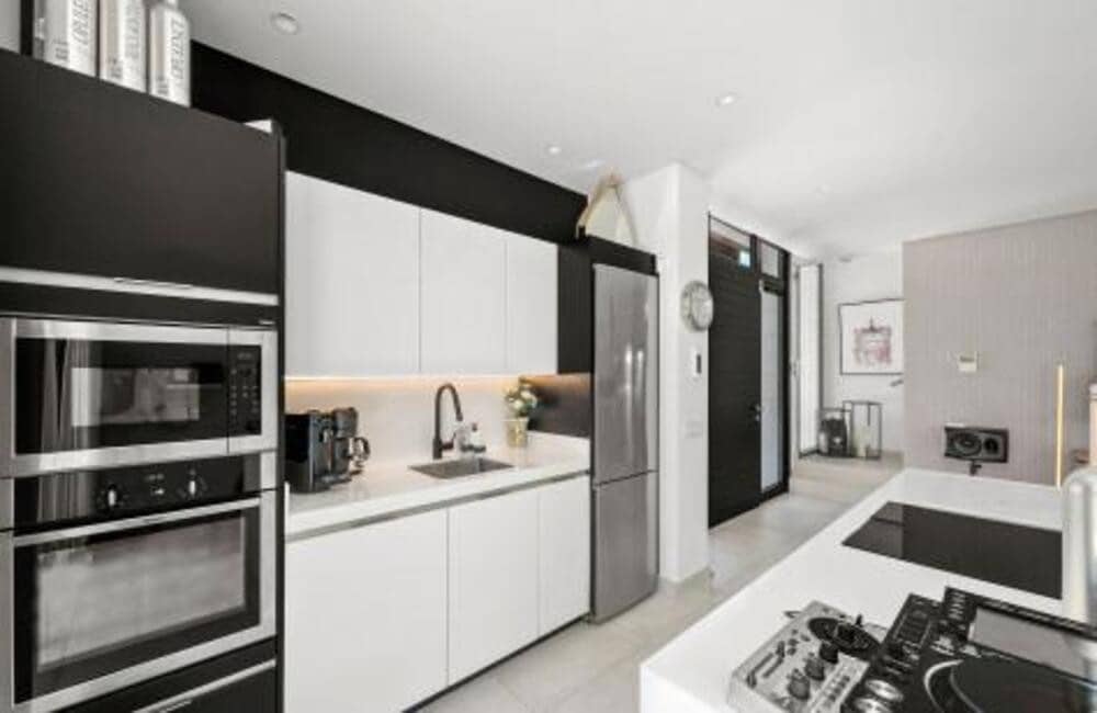 4 makuuhuone Huvila myytävänä paikassa New Golden Mile mukana uima-altaan 
autotalli - 1 825 000 € (Ref: 9465107)