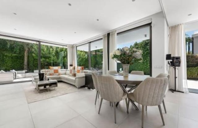 4 quarto Moradia para venda em Nueva Atalaya, Estepona com piscina garagem - 1 825 000 € (Ref: 9465107)