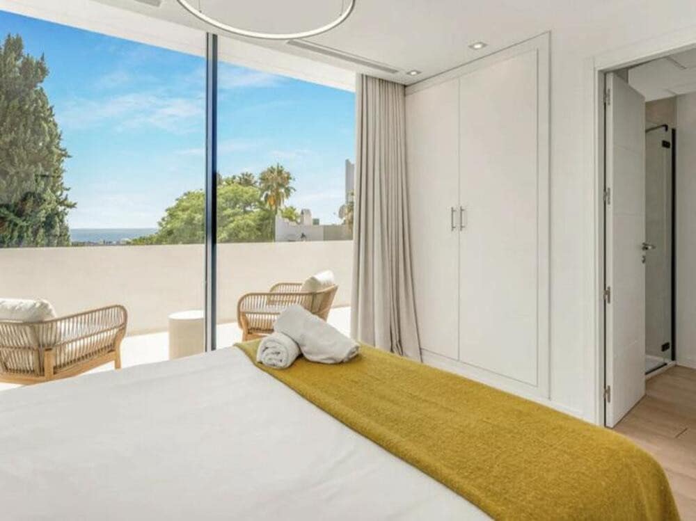 Chalet de 4 habitaciones en Marbella en venta con piscina garaje - 1.895.000 € (Ref: 9465108)