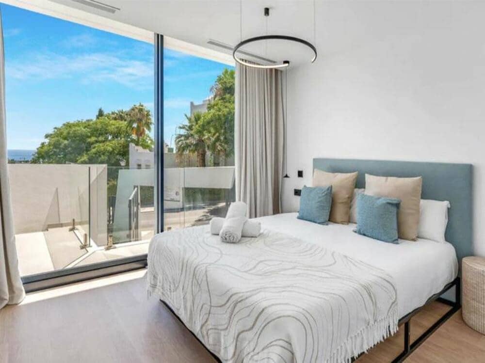 Chalet de 4 habitaciones en Marbella en venta con piscina garaje - 1.895.000 € (Ref: 9465108)