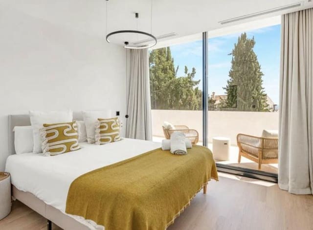 4 Zimmer Villa zu verkaufen in La Reserva, Marbella mit Pool Garage - 1.895.000 € (Ref: 9465108)