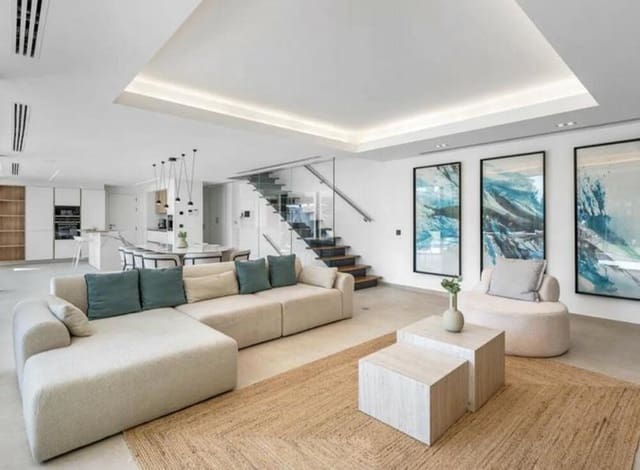 4 Zimmer Villa zu verkaufen in La Reserva, Marbella mit Pool Garage - 1.895.000 € (Ref: 9465108)