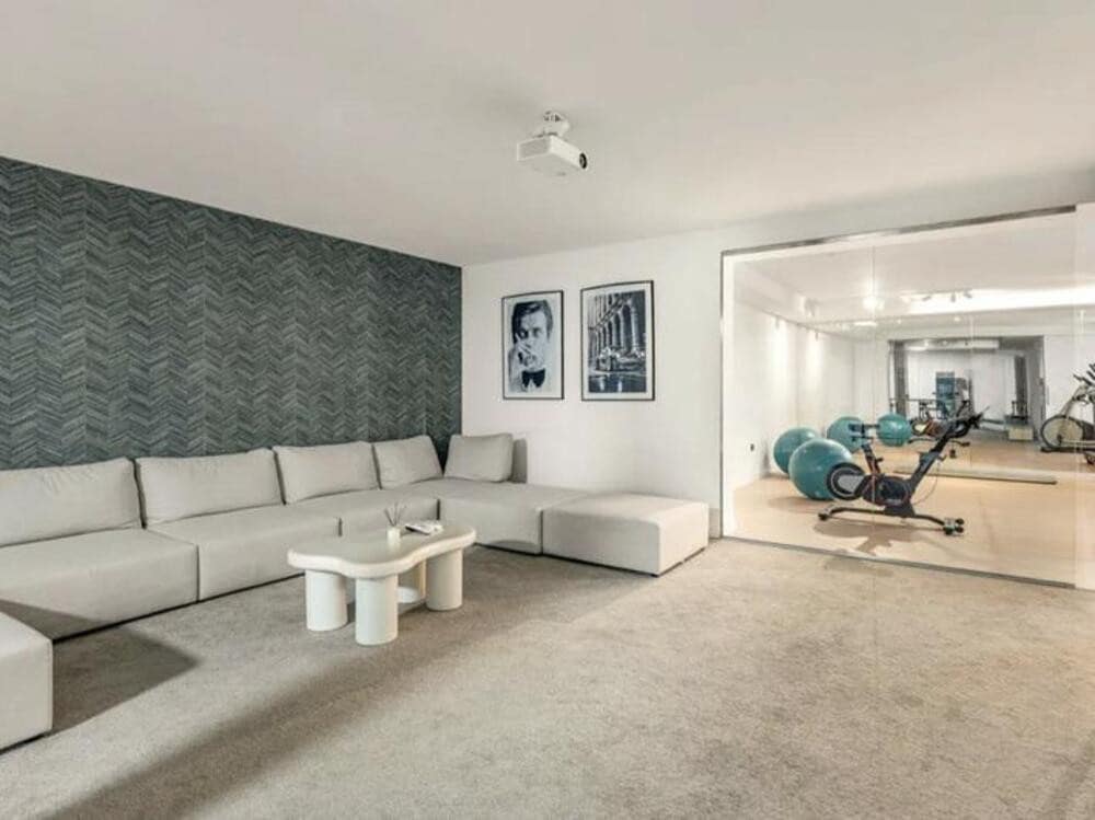 4 bedroom Villa for sale in Marbella with pool garage - € 1,795,000 (Ref: 9465108)