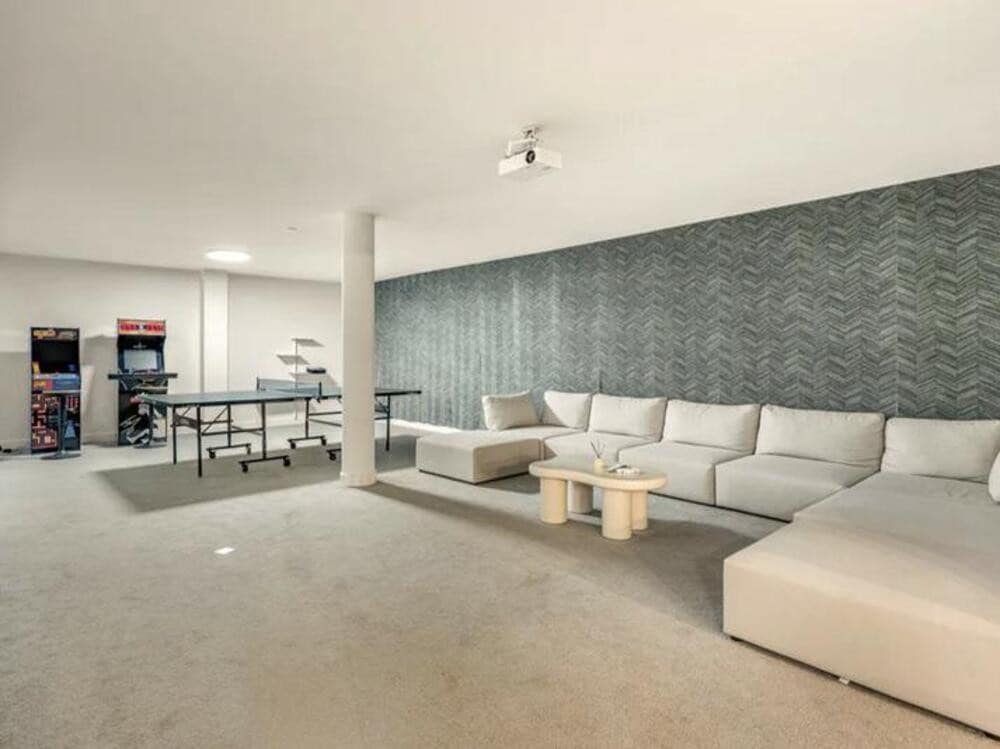 4 bedroom Villa for sale in Marbella with pool garage - € 1,795,000 (Ref: 9465108)