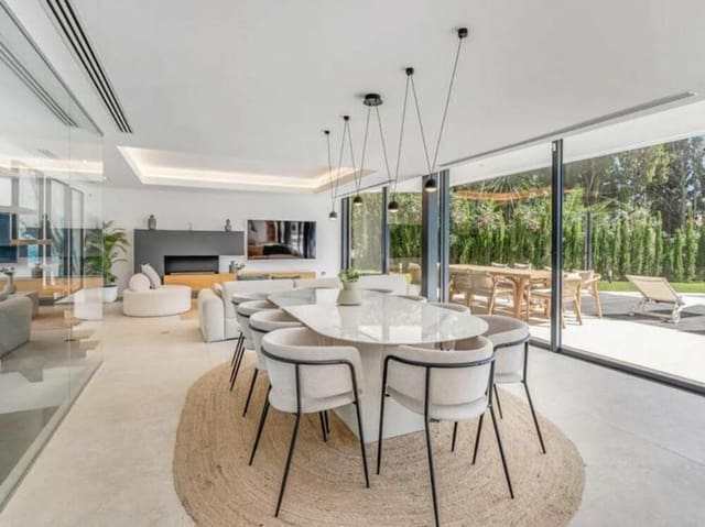 4 Zimmer Villa zu verkaufen in La Reserva, Marbella mit Pool Garage - 1.895.000 € (Ref: 9465108)