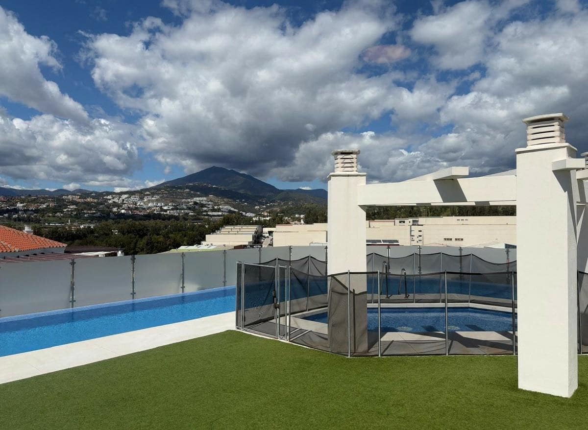 2 slaapkamer Penthouse te huur in Marbella met zwembad garage - € 1.900 (Ref: 9465110)