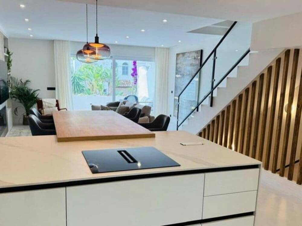 3 quarto Casa em Banda para arrendar em Marbella com piscina garagem - 6 500 € (Ref: 9467918)