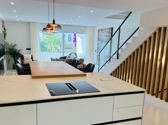 3 soveværelse Byhus til leje i Lomas De Marbella, Marbella med swimmingpool garage - € 6.500 (Ref: 9467918)