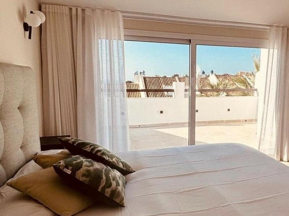 3 quarto Casa em Banda para arrendar em Marbella com piscina garagem - 6 500 € (Ref: 9467918)