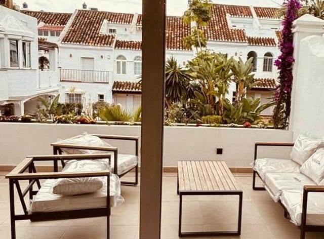 3 soveværelse Byhus til leje i Lomas De Marbella, Marbella med swimmingpool garage - € 6.500 (Ref: 9467918)