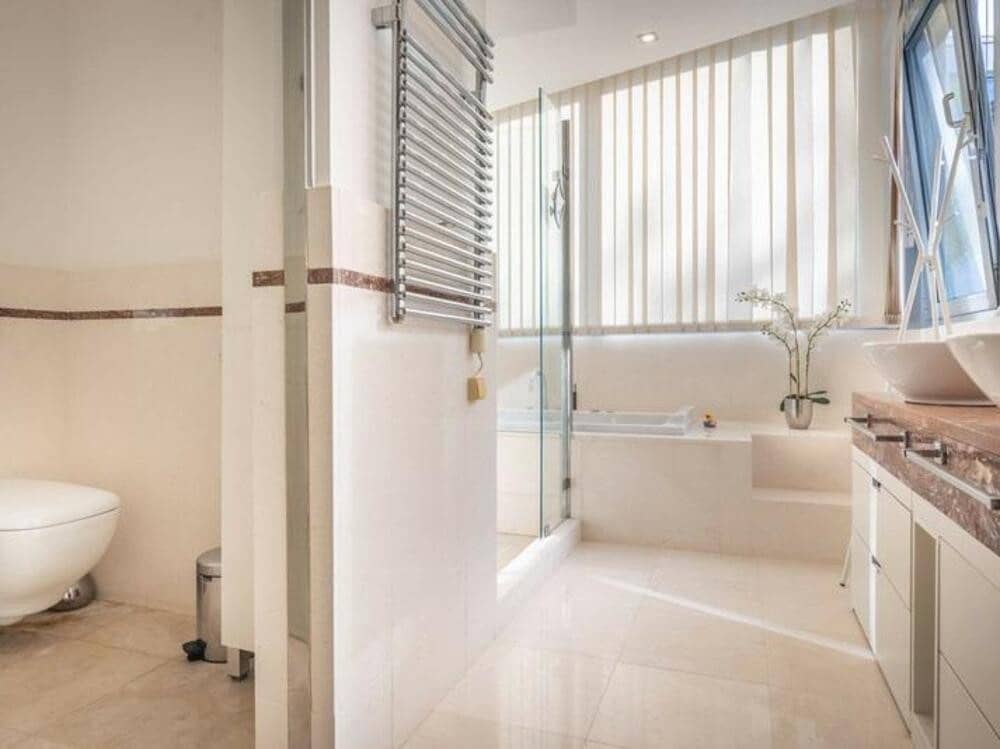 2 makuuhuone Omakotitalo myytävänä paikassa Marbella mukana uima-altaan 
autotalli - 1 417 500 € (Ref: 9467921)