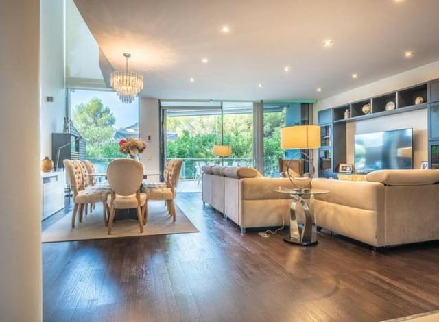 2 makuuhuone Omakotitalo myytävänä paikassa Sierra Blanca, Marbella mukana uima-altaan 
autotalli - 1 417 500 € (Ref: 9467921)