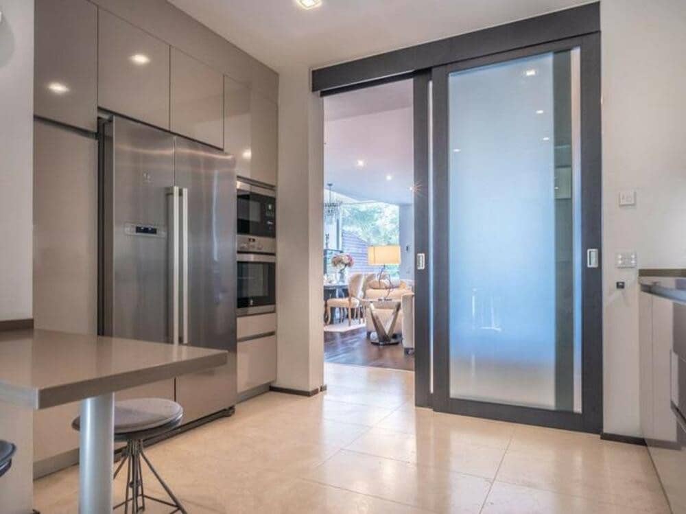 2 makuuhuone Omakotitalo myytävänä paikassa Marbella mukana uima-altaan 
autotalli - 1 417 500 € (Ref: 9467921)