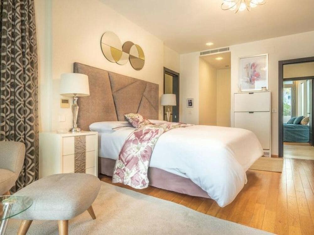 2 makuuhuone Omakotitalo myytävänä paikassa Marbella mukana uima-altaan 
autotalli - 1 417 500 € (Ref: 9467921)