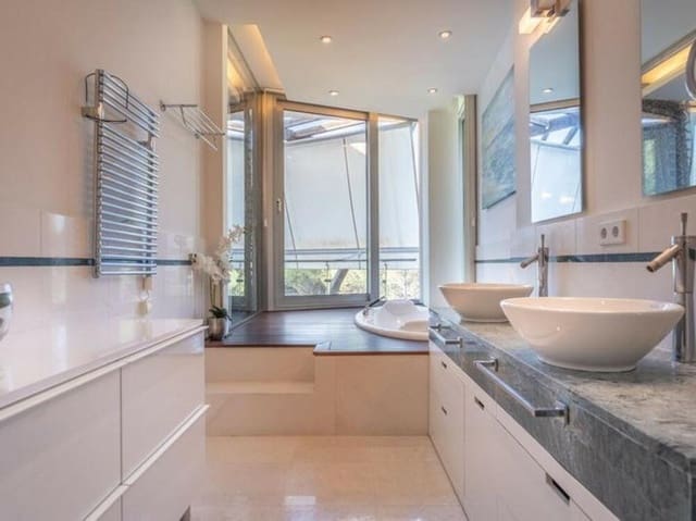 2 makuuhuone Omakotitalo myytävänä paikassa Sierra Blanca, Marbella mukana uima-altaan 
autotalli - 1 417 500 € (Ref: 9467921)