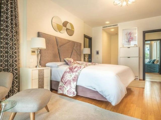 2 makuuhuone Omakotitalo myytävänä paikassa Sierra Blanca, Marbella mukana uima-altaan 
autotalli - 1 417 500 € (Ref: 9467921)