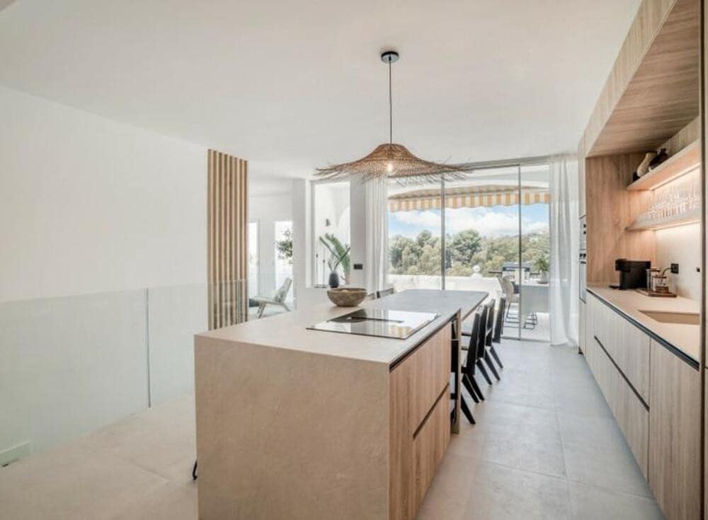 Apartamento de 3 habitaciones en La Quinta en venta con piscina garaje - 649.000 € (Ref: 9468010)