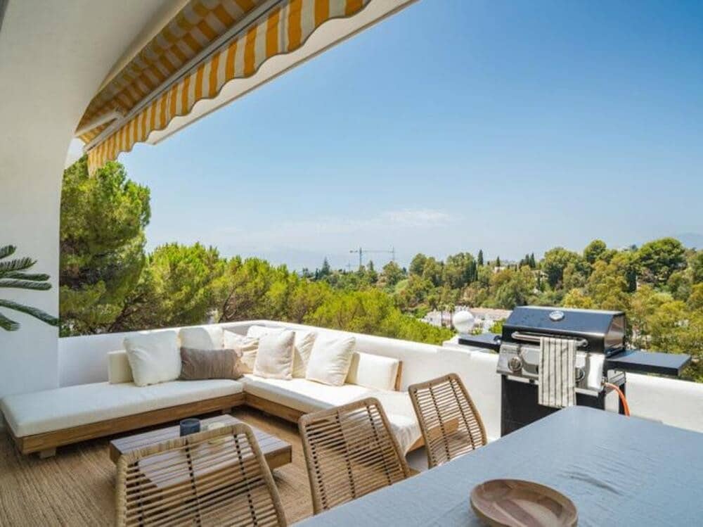 Apartamento de 3 habitaciones en La Quinta en venta con piscina garaje - 649.000 € (Ref: 9468010)